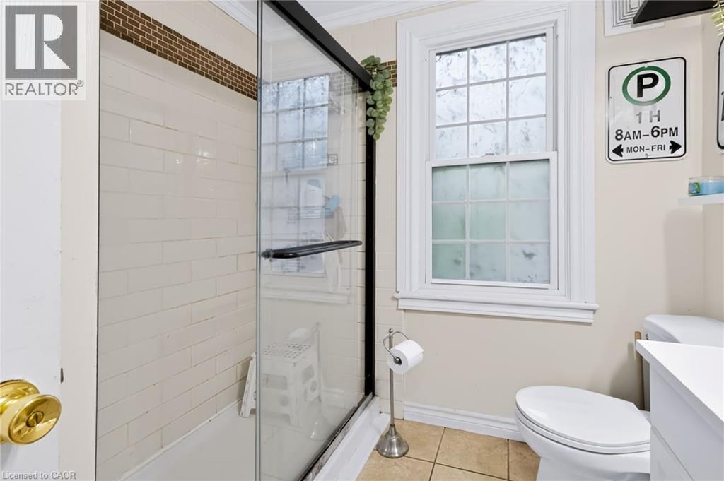 23 Forsyth Avenue S Property Photo 14