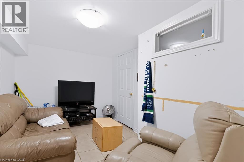 23 Forsyth Avenue S Property Photo 24