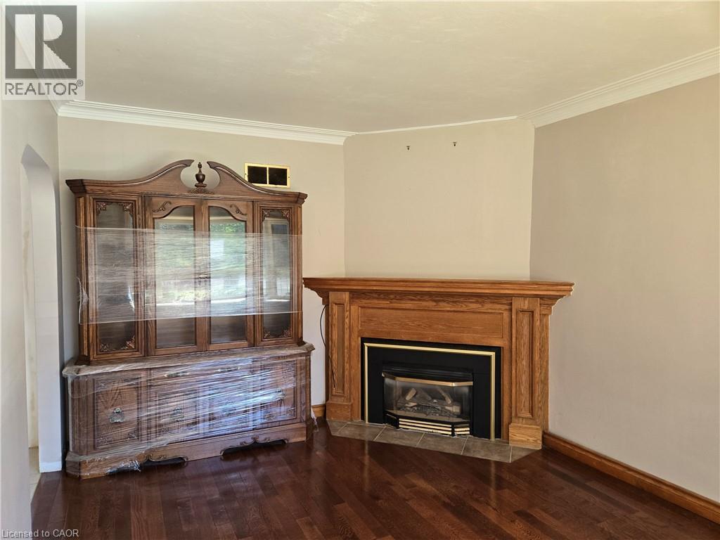 538 Main Street W Property Photo 4