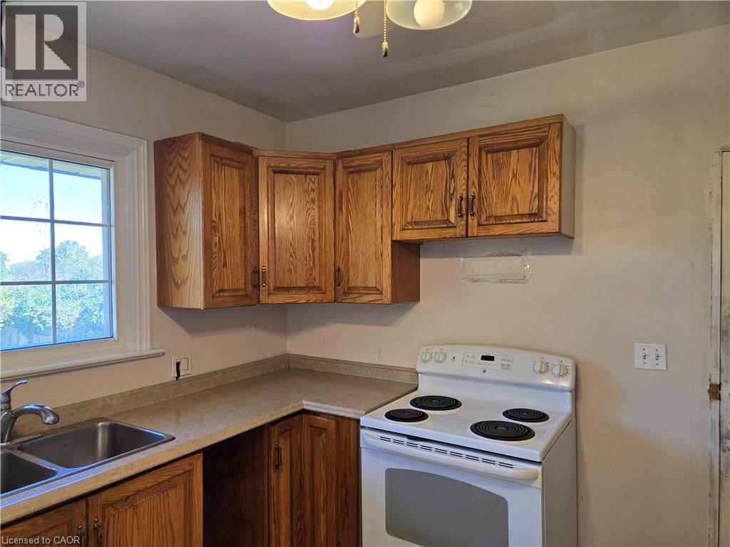 538 Main Street W Property Photo 10