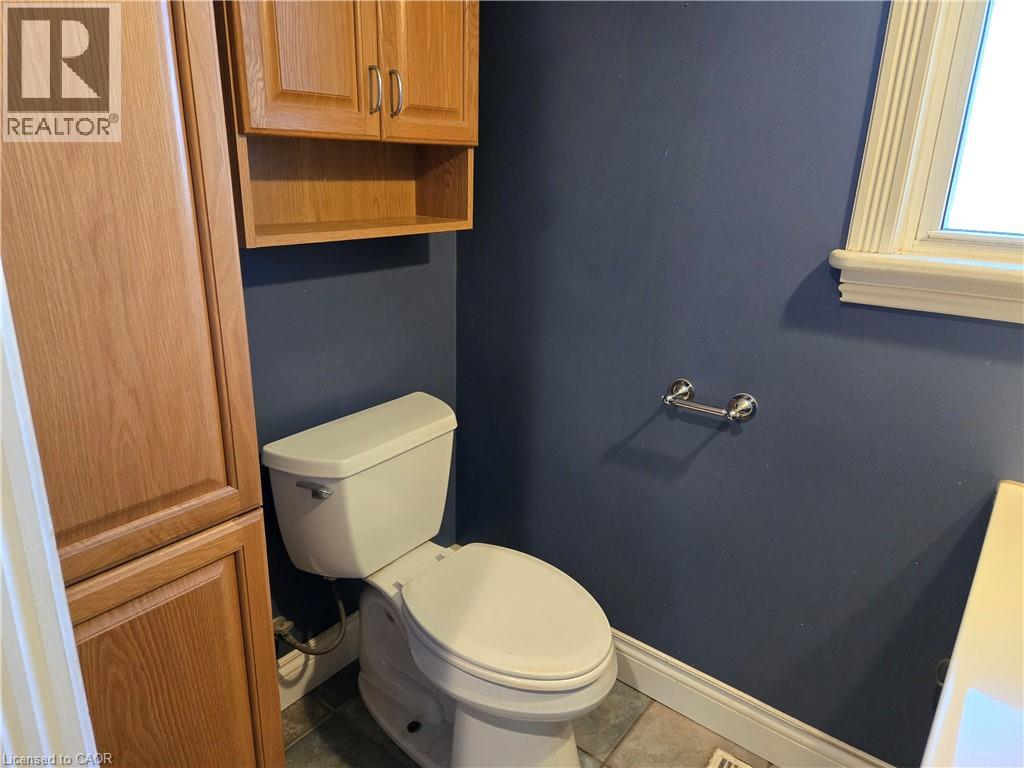538 Main Street W Property Photo 15