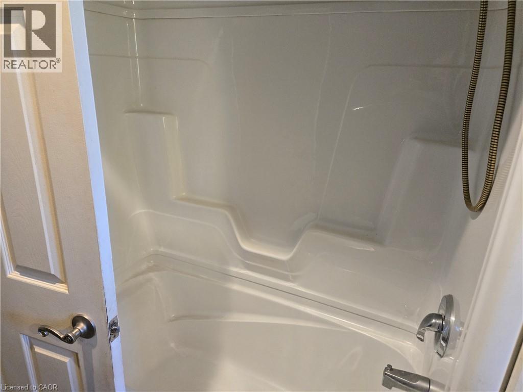 538 Main Street W Property Photo 16