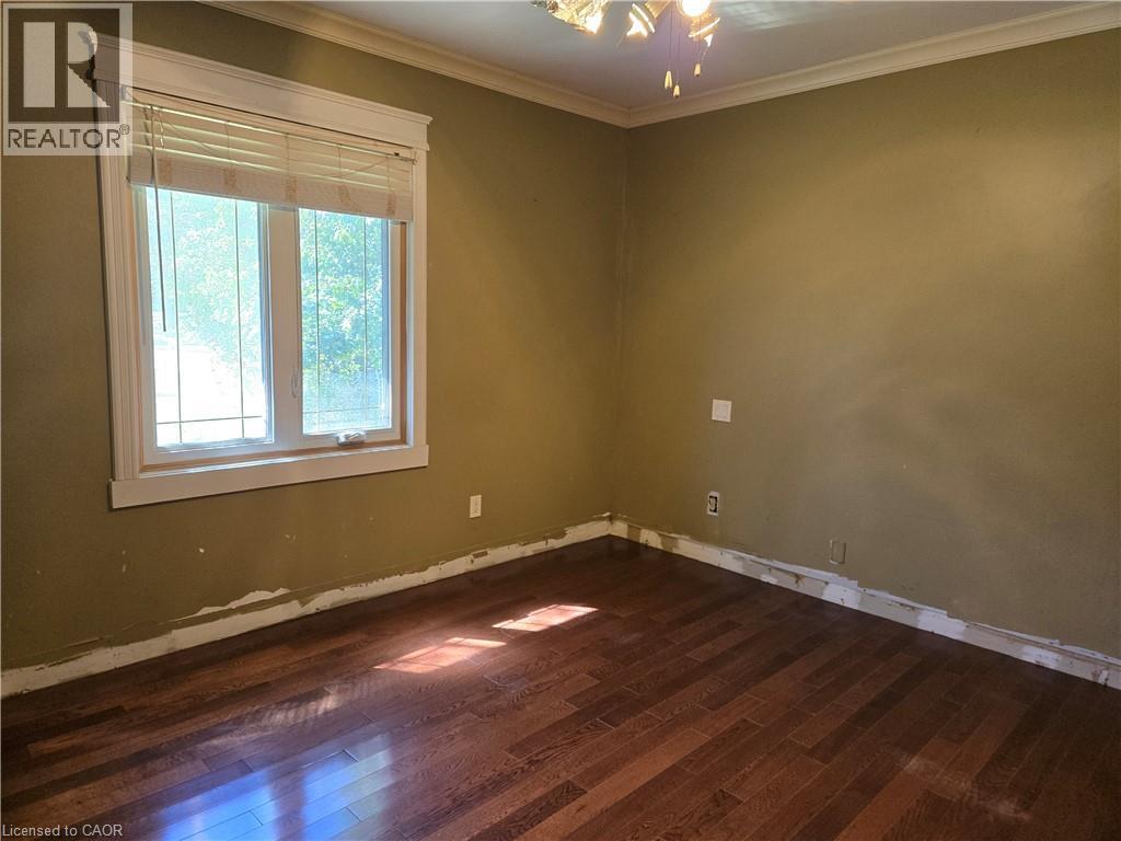 538 Main Street W Property Photo 18