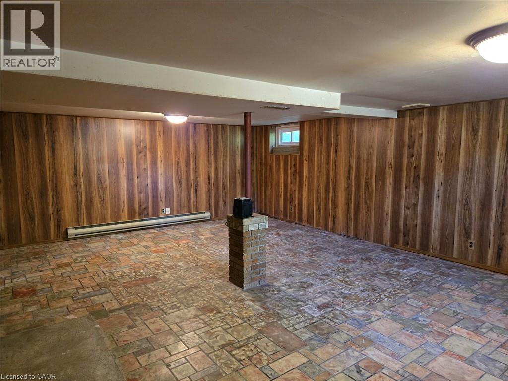 538 Main Street W Property Photo 23