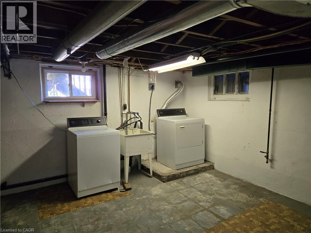 538 Main Street W Property Photo 24