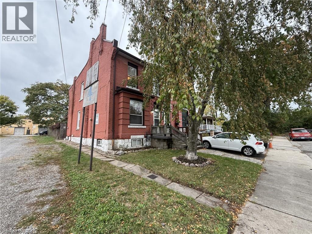 325 Catharine Street N Property Photo 1