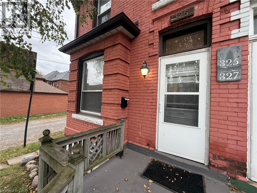 325 Catharine Street N Property Photo 3