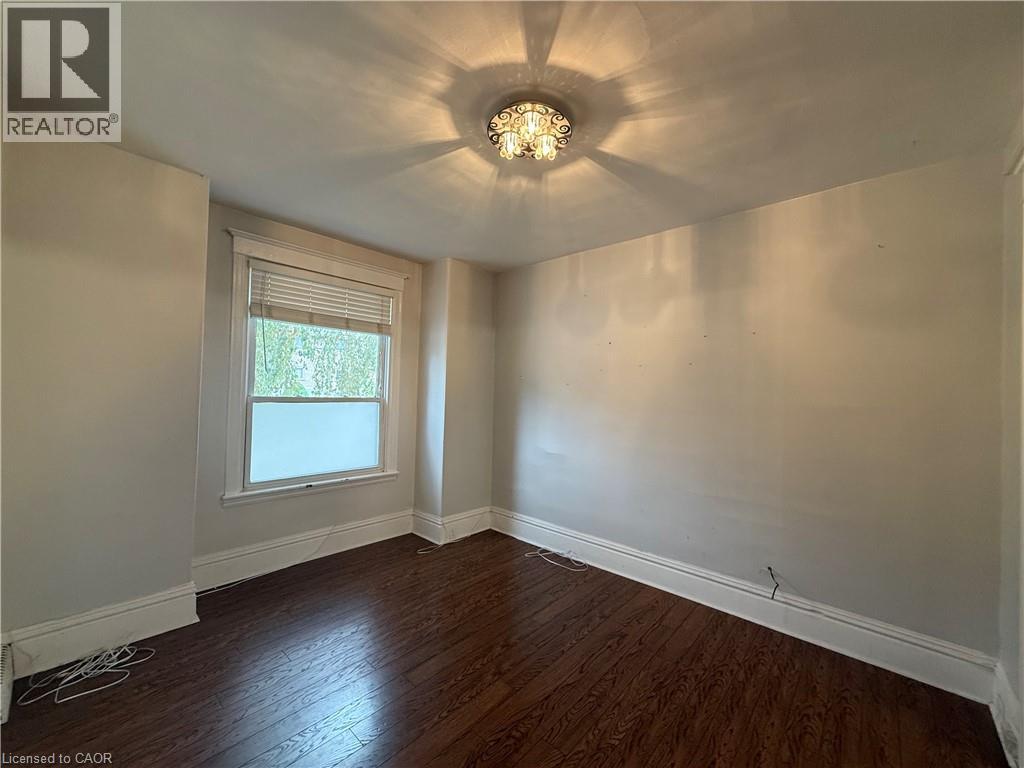 325 Catharine Street N Property Photo 7