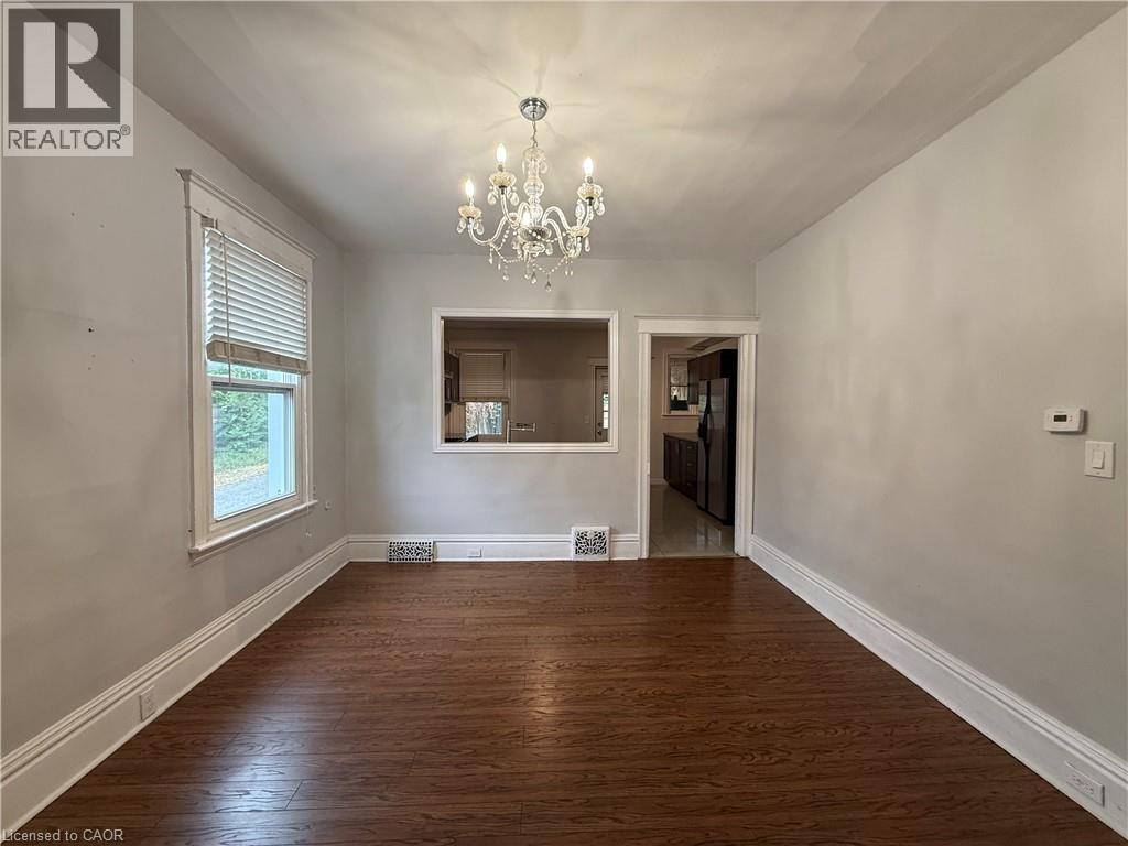 325 Catharine Street N Property Photo 9