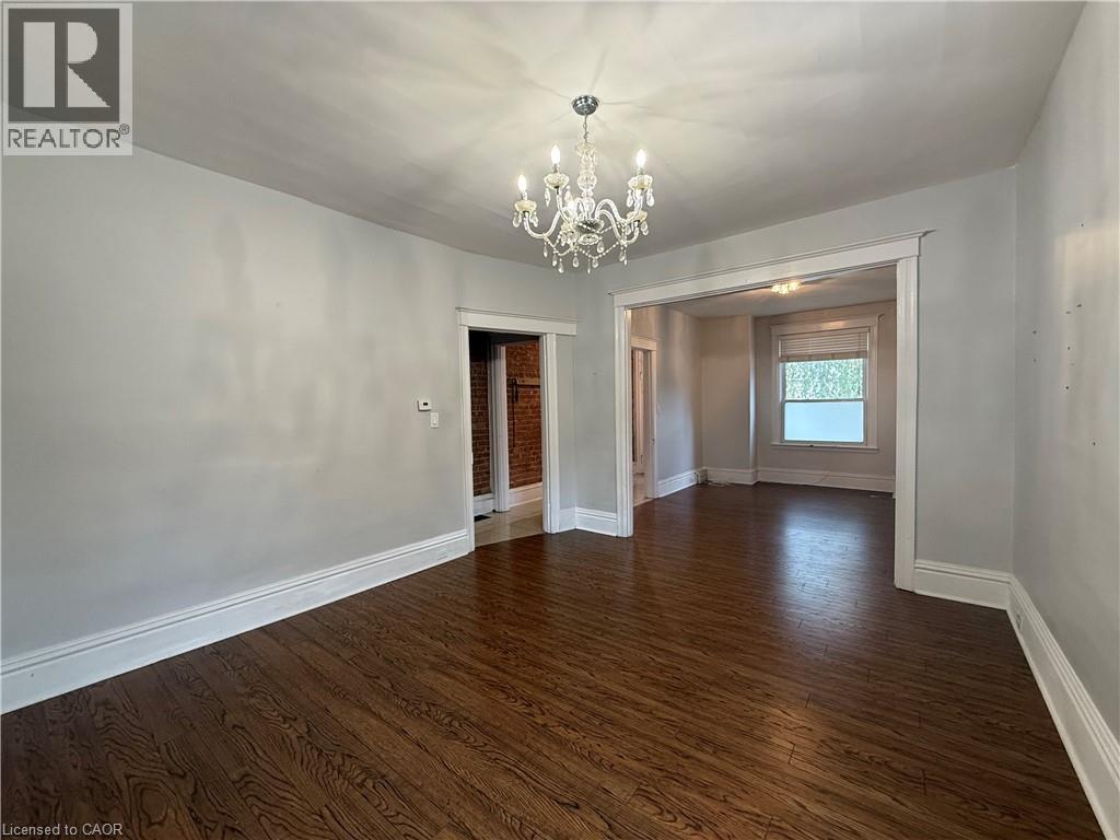 325 Catharine Street N Property Photo 10