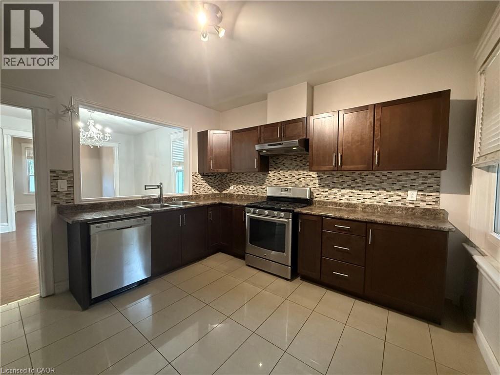 325 Catharine Street N Property Photo 12