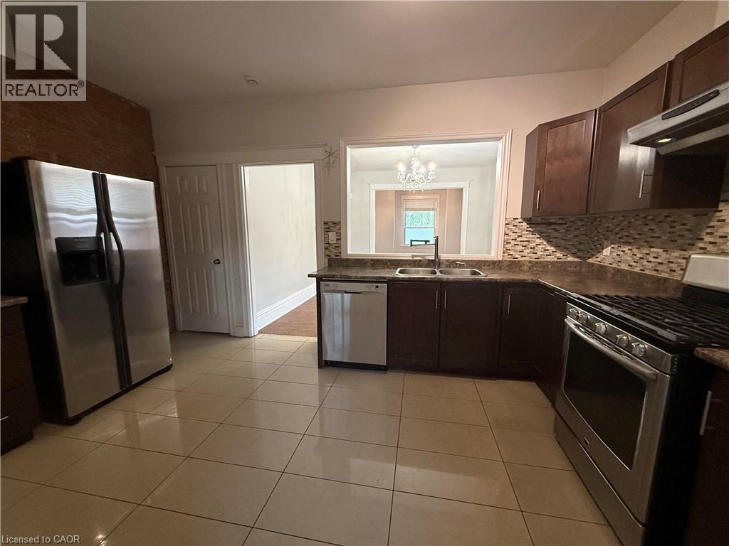 325 Catharine Street N Property Photo 13