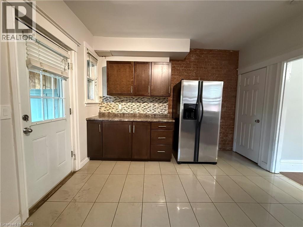 325 Catharine Street N Property Photo 14