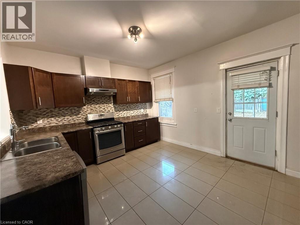 325 Catharine Street N Property Photo 15