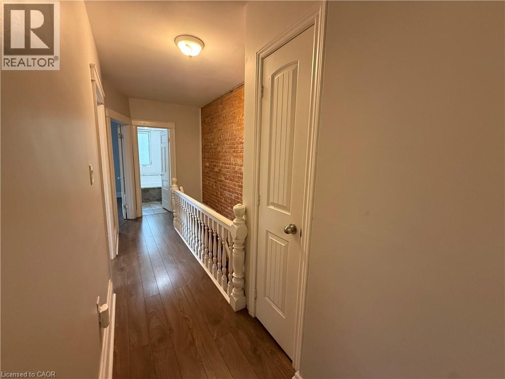 325 Catharine Street N Property Photo 16