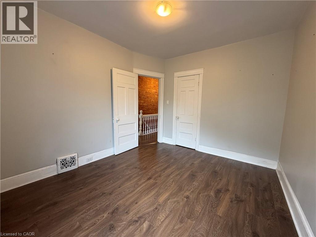 325 Catharine Street N Property Photo 19