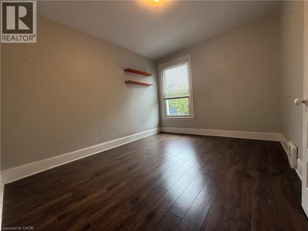 325 Catharine Street N Property Photo 20
