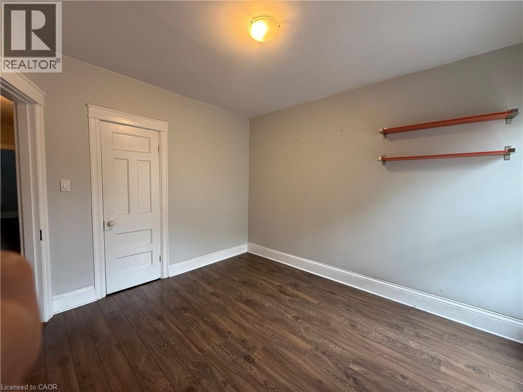 325 Catharine Street N Property Photo 21