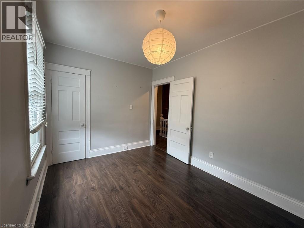 325 Catharine Street N Property Photo 23