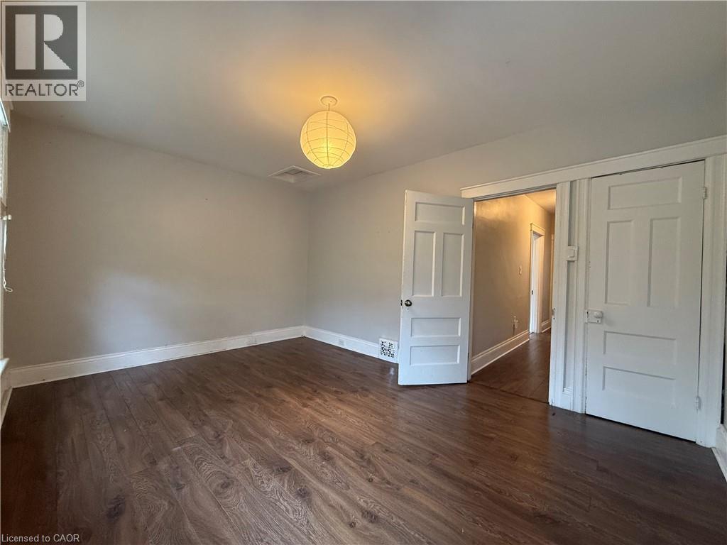 325 Catharine Street N Property Photo 24
