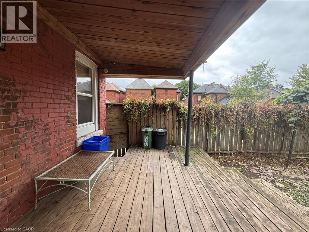 325 Catharine Street N Property Photo 31