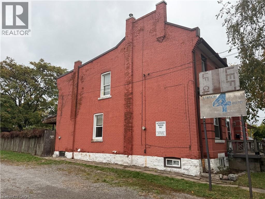 325 Catharine Street N Property Photo 36