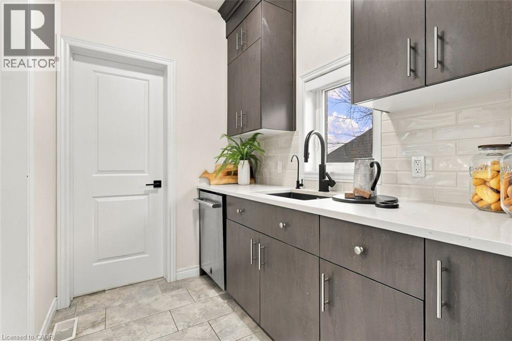 905 Broadacre Place Property Photo 10