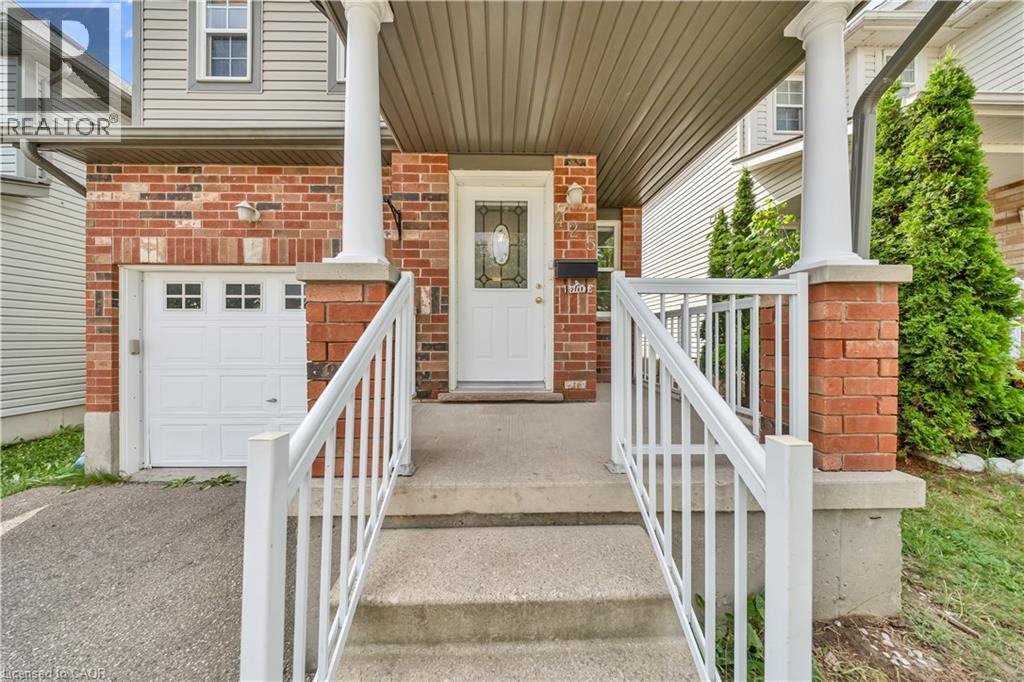 425 Speckled Alder Street Property Photo 3