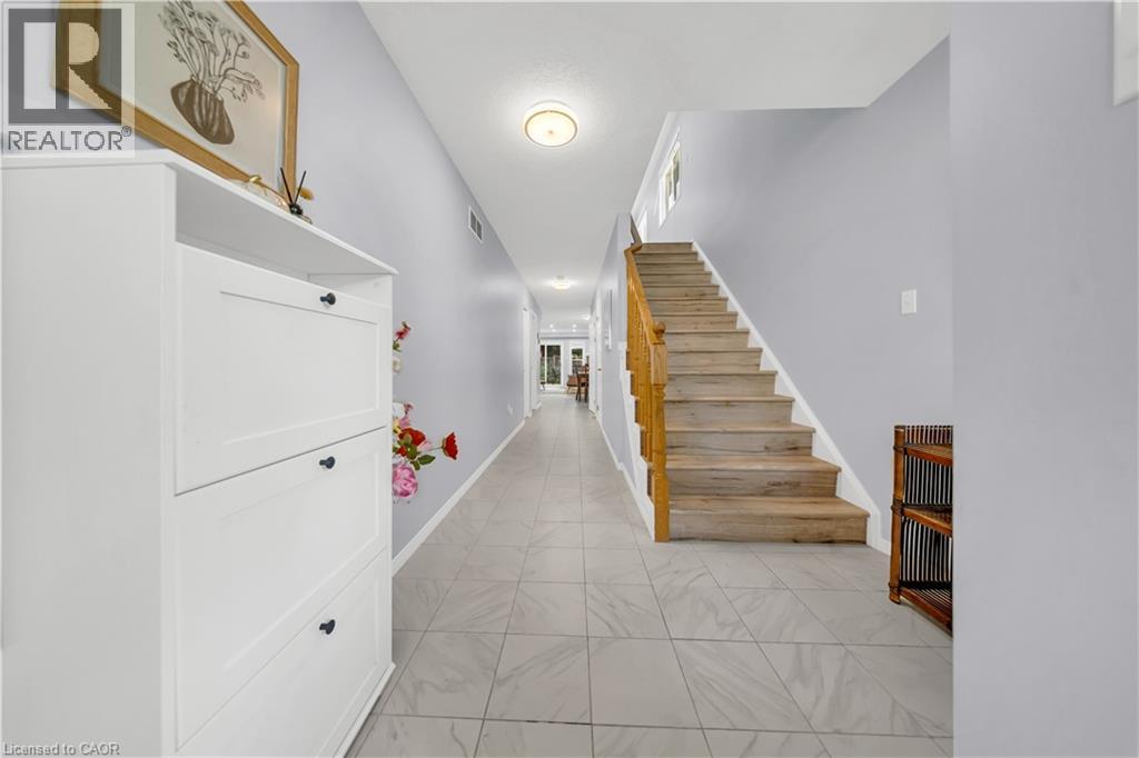 425 Speckled Alder Street Property Photo 4