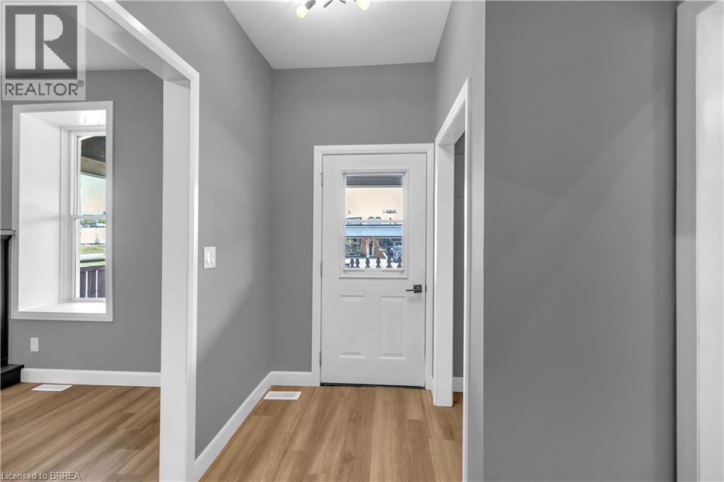 34 Young Street Property Photo 6