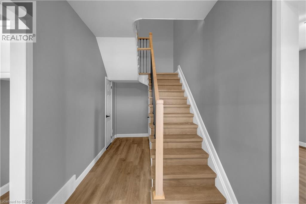 34 Young Street Property Photo 7