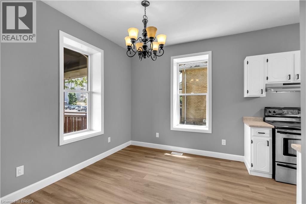 34 Young Street Property Photo 8