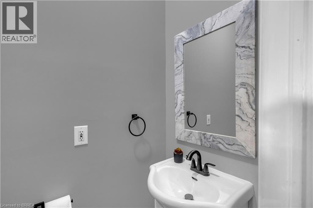 34 Young Street Property Photo 12