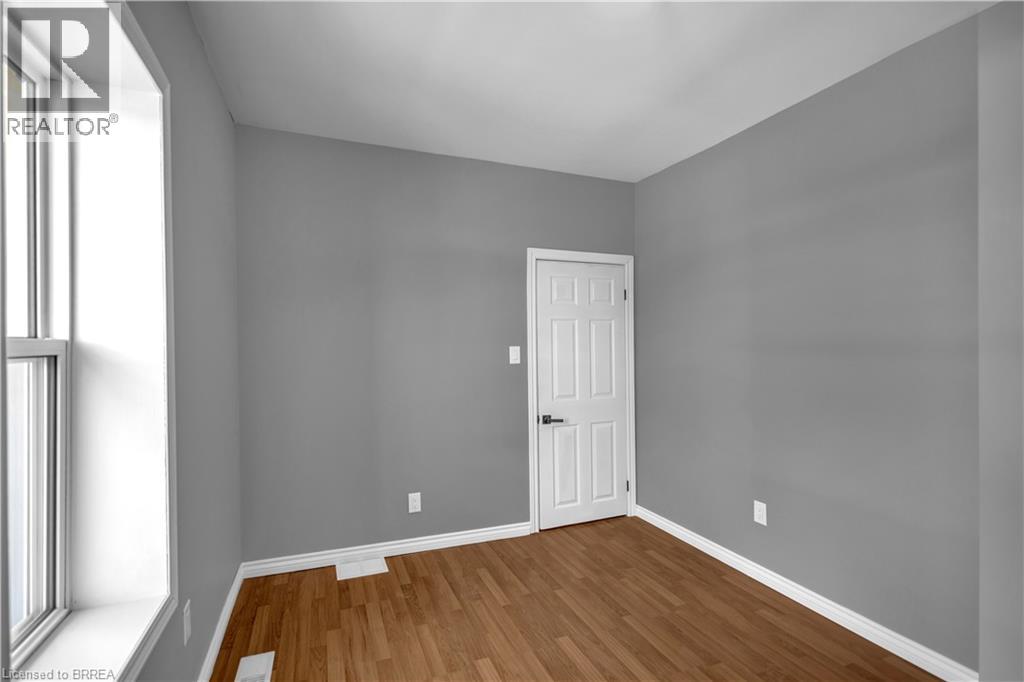 34 Young Street Property Photo 18