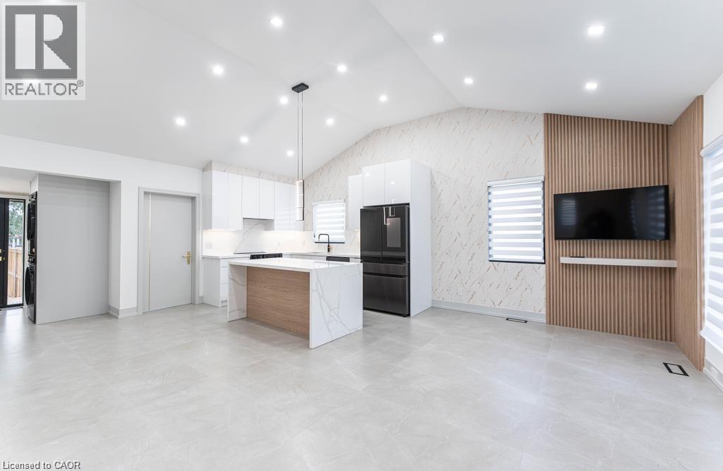 174 Roxborough Avenue Unit# Upper Property Photo 5