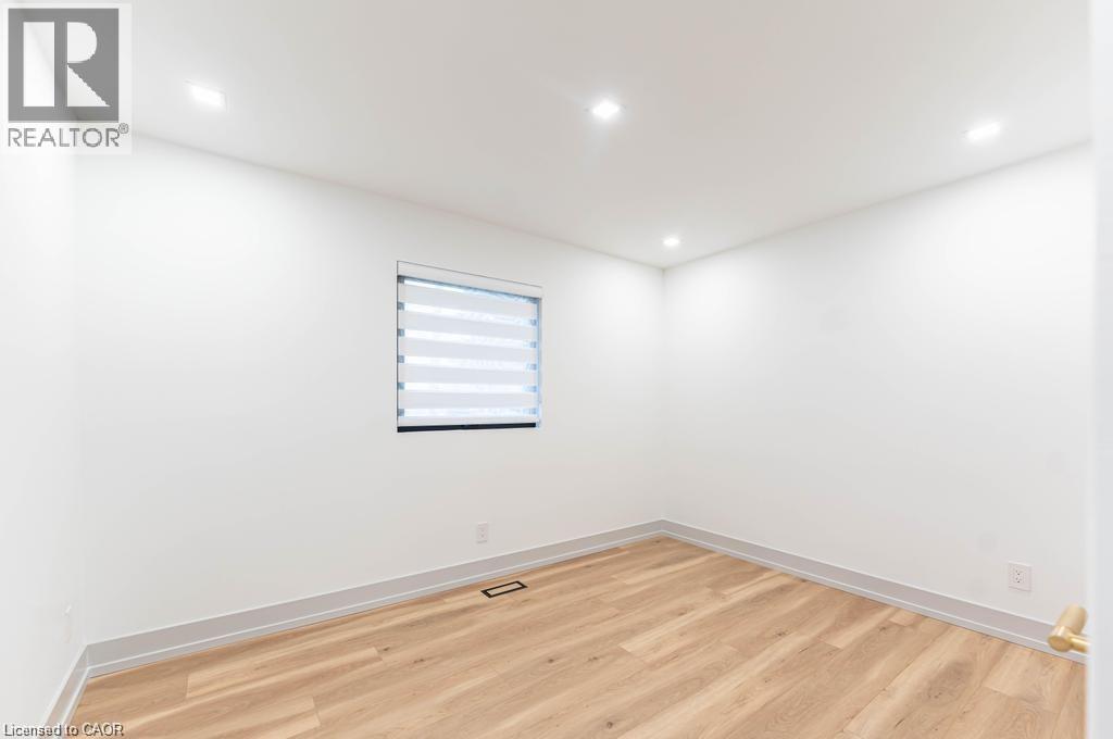174 Roxborough Avenue Unit# Upper Property Photo 11