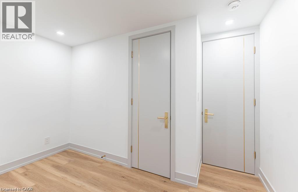 174 Roxborough Avenue Unit# Upper Property Photo 12