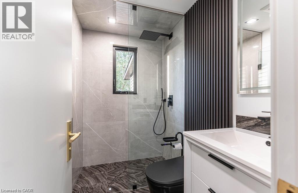 174 Roxborough Avenue Unit# Upper Property Photo 14