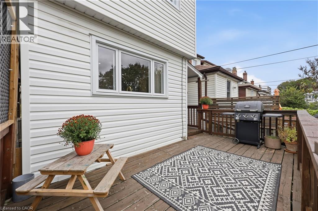 255 Ottawa Street S Property Photo 30