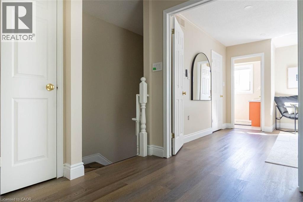 336 Jackson Street W Property Photo 18