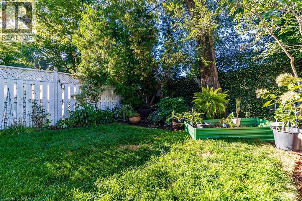 336 Jackson Street W Property Photo 44
