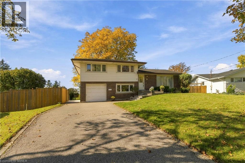 47 Evergreen Crescent Property Photo 2
