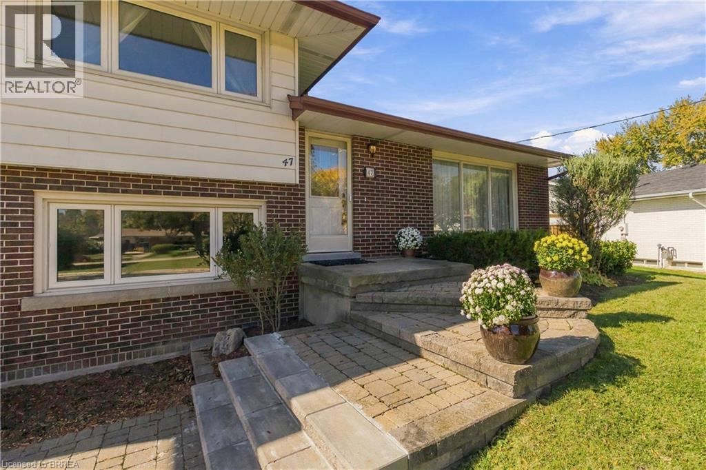 47 Evergreen Crescent Property Photo 5