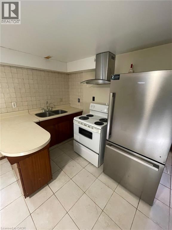 190 Cedarvale Crescent Unit# Lower Property Photo 2