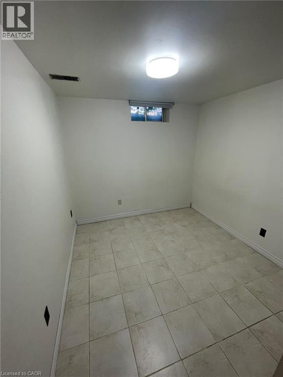 190 Cedarvale Crescent Unit# Lower Property Photo 4