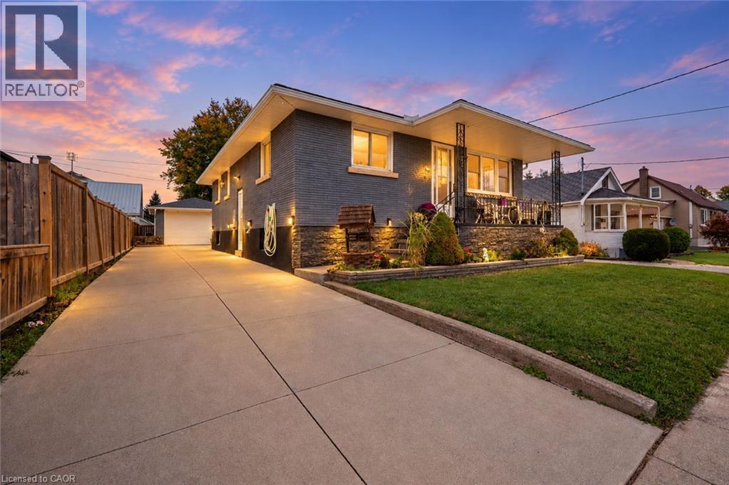 64 Christmas Street Property Photo 1