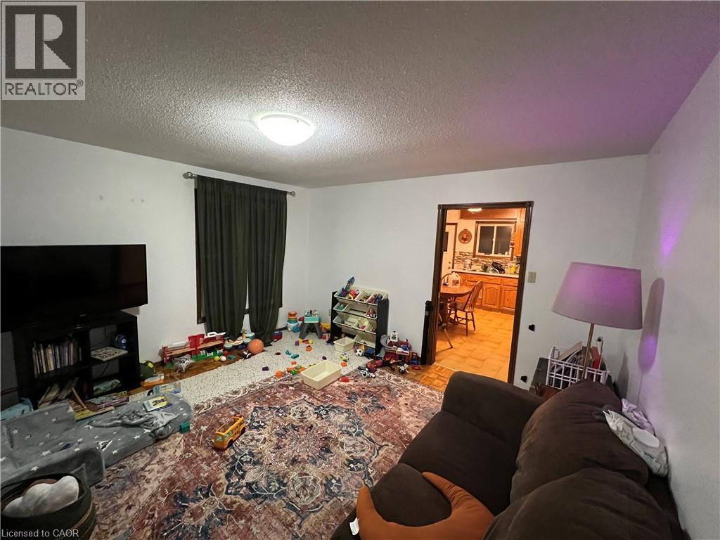 1834 Coronation Boulevard Property Photo 4