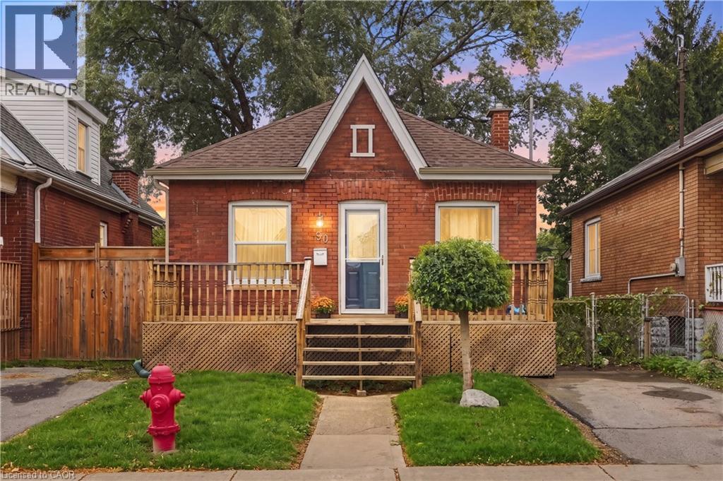 90 LONDON Street N Property Photo 1