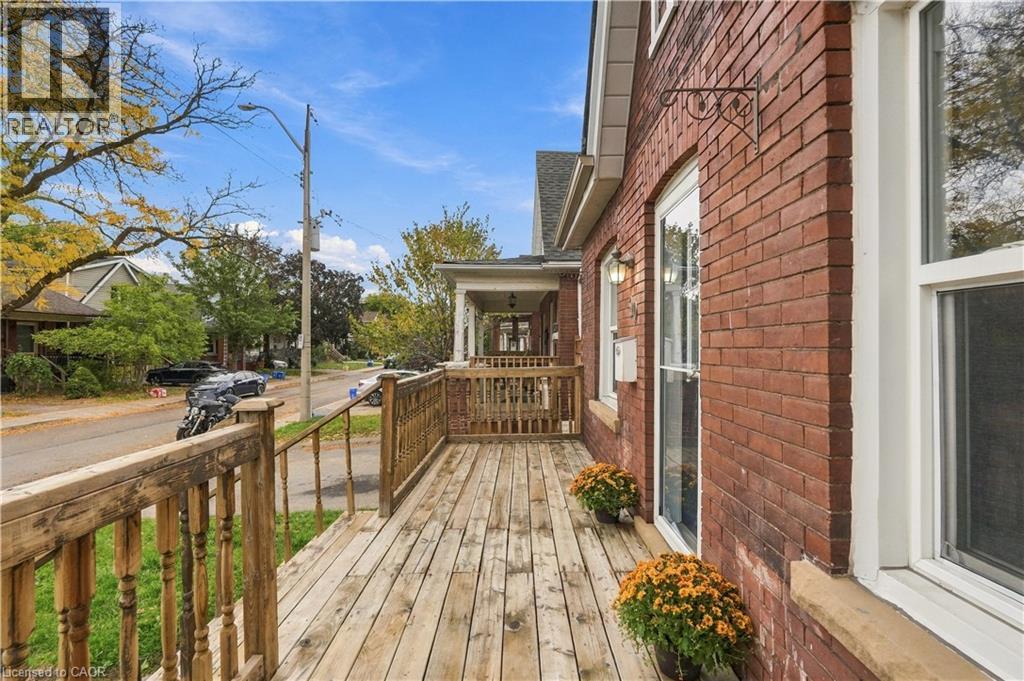 90 London Street N Property Photo 6