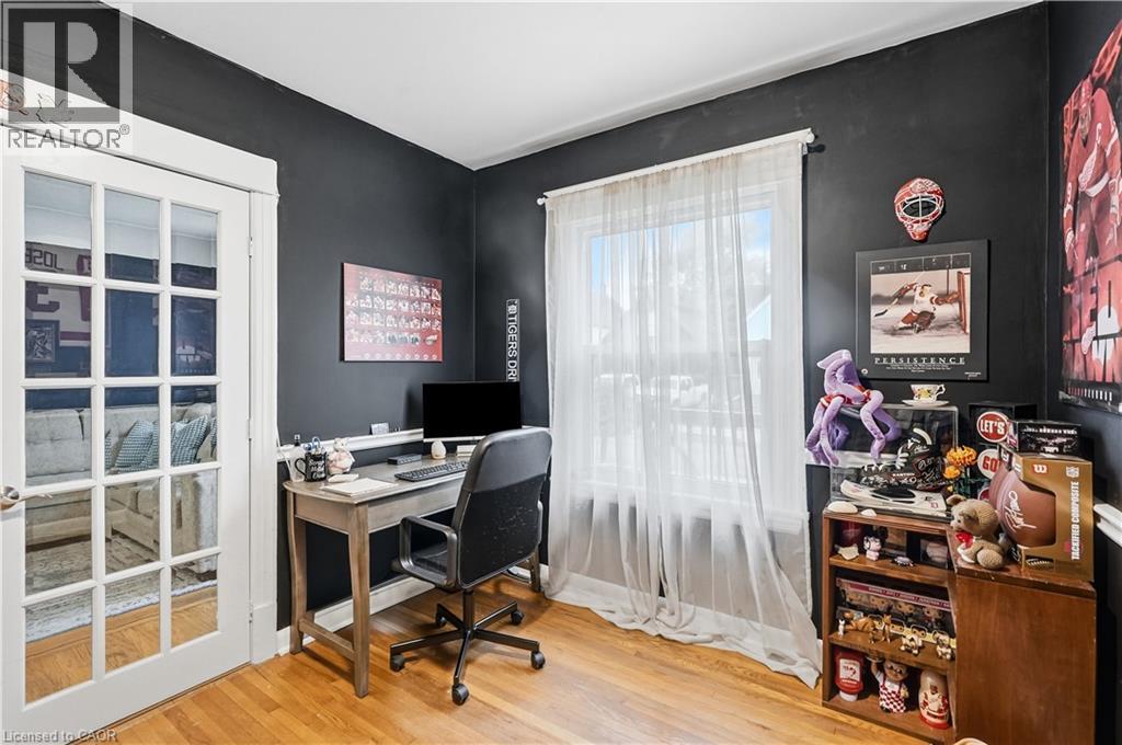 90 London Street N Property Photo 12